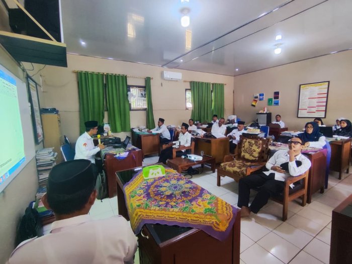 MTsN 7 Muaro Jambi Gelar Bimtek Kurikulum Berbasis Cinta (KBC) dan Kokurikuler Madrasah