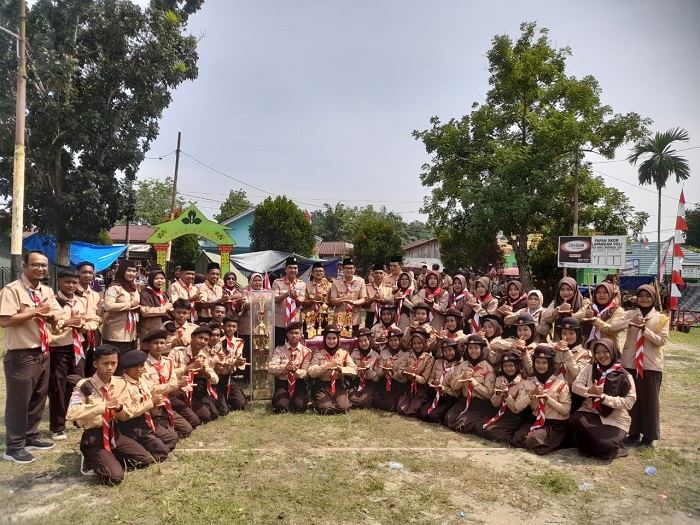 ANGGOTA PRAMUKA MTsN 7 MUARO JAMBI DEWAN KERJA SISWA (DKS), BERHASIL BAWA PULANG PIALA BERGILIR GELAR PRESTASI REGU WILAYAH BARAT KE â€“ I KWARCAB MUARO JAMBI TAHUN 2024