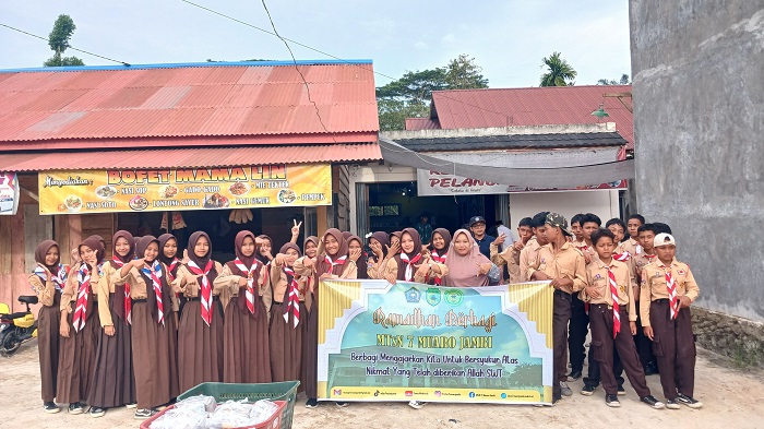 Terapkan Q.S. Al - Baqarah Ayat 254 OSIM dan DKS MTs Negeri 7 Muaro Jambi  bagi Takjil di bulan Suci Ramadhan 