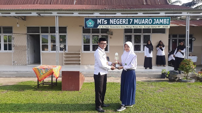 MENJADI 3 BESAR DI TINGKAT PROVINSI, RAHADATUL AISY BAWA NAMA MTsN 7 MUARO JAMBI MENUJU KE TINGKAT NASIONAL DALAM OBA (OLIMPIADE BAHASA ARAB) 2024