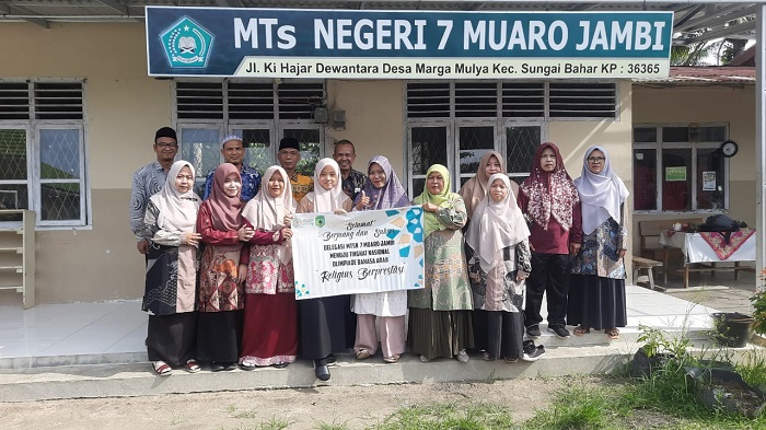 DARI PELOSOK NEGERI MENUJU IBUKOTA JAKARTA, CEREMONIAL PELEPASAN KEBERANGKATAN RAHADATUL AISY KE TINGKAT NASIONAL OLIMPIADE BAHASA ARAB KE 7