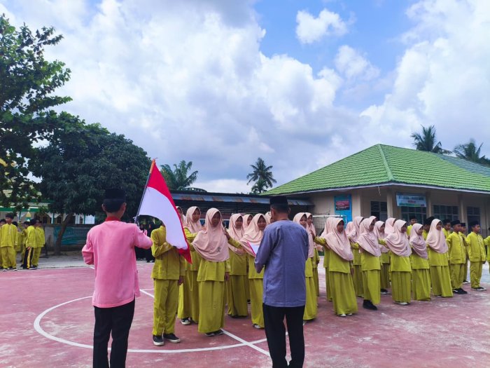 Pelantikan dan Pengambilan Ikrar Jabatan Pengurus OSIM MTsN 7 Muaro Jambi Periode 2026/2027