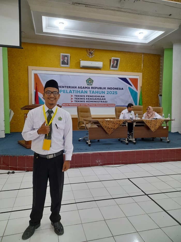 Guru Matematika MTsN 7 Muaro Jambi Ikuti Diklat Penilaian Pembelajaran Berbasis HOTS