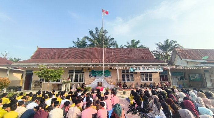 MTsN 7 Muaro Jambi Peringati Isra Miraj Nabi Muhammad SAW 1447 H dengan Khidmat