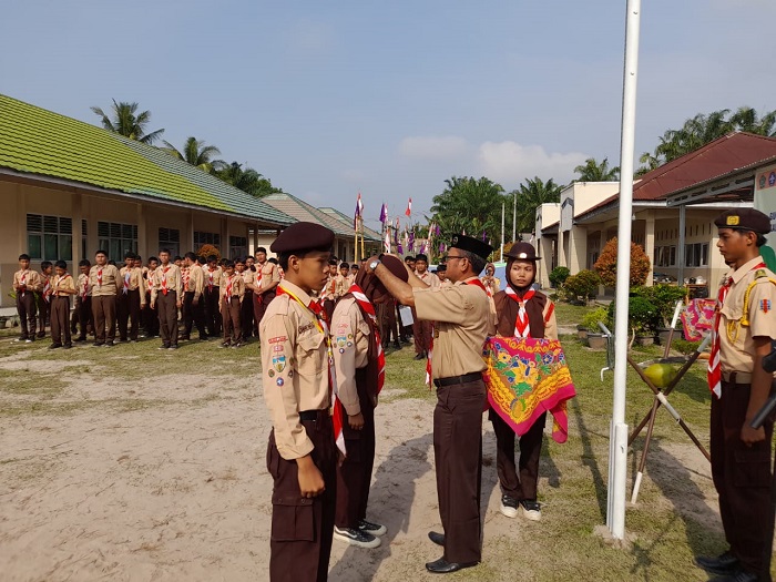 DALAM RANGKA PENERIMAAN TAMU PANGKALAN, MTSN 7 MUARO JAMBI PERKUAT JIWA PRAMUKA DAN JIWA KEPEMIMPINAN SISWA MADRASAH